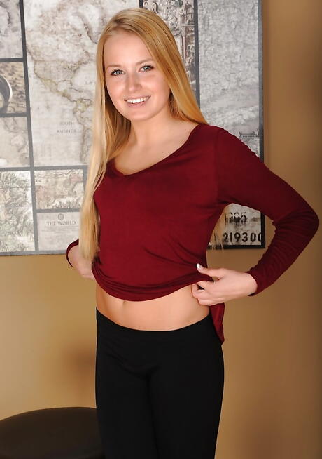 Sexy american blonde young Scarlett Sage in hot undies makes some foot fetish 